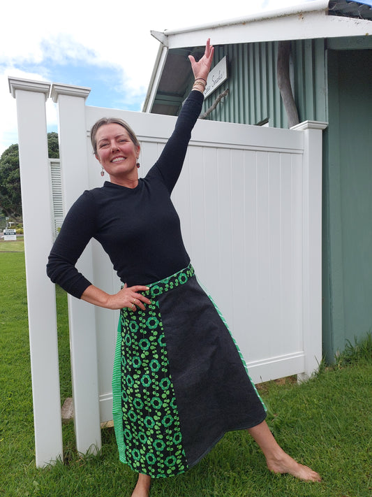 LONG wrap skirt Green and black