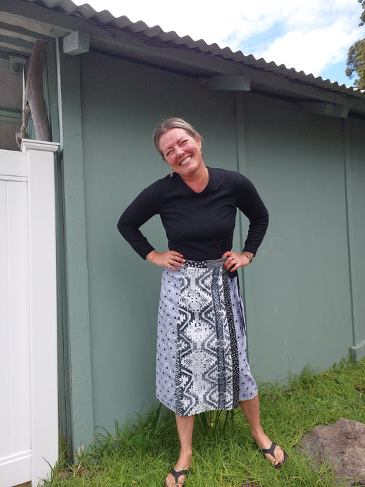 LONG wrap skirt black/white mix