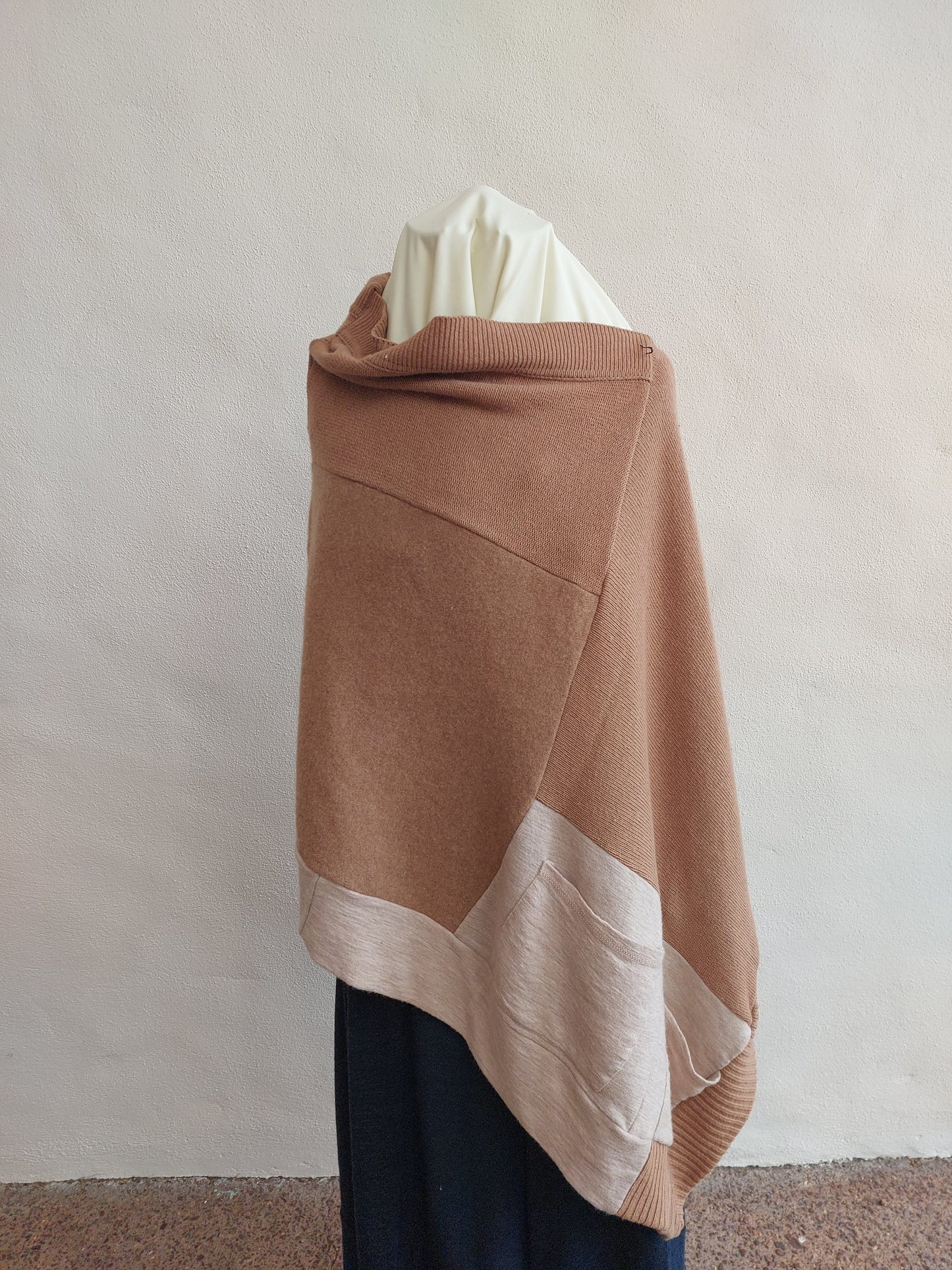 Caramel cream-LIMITED COLOUR merino poncho