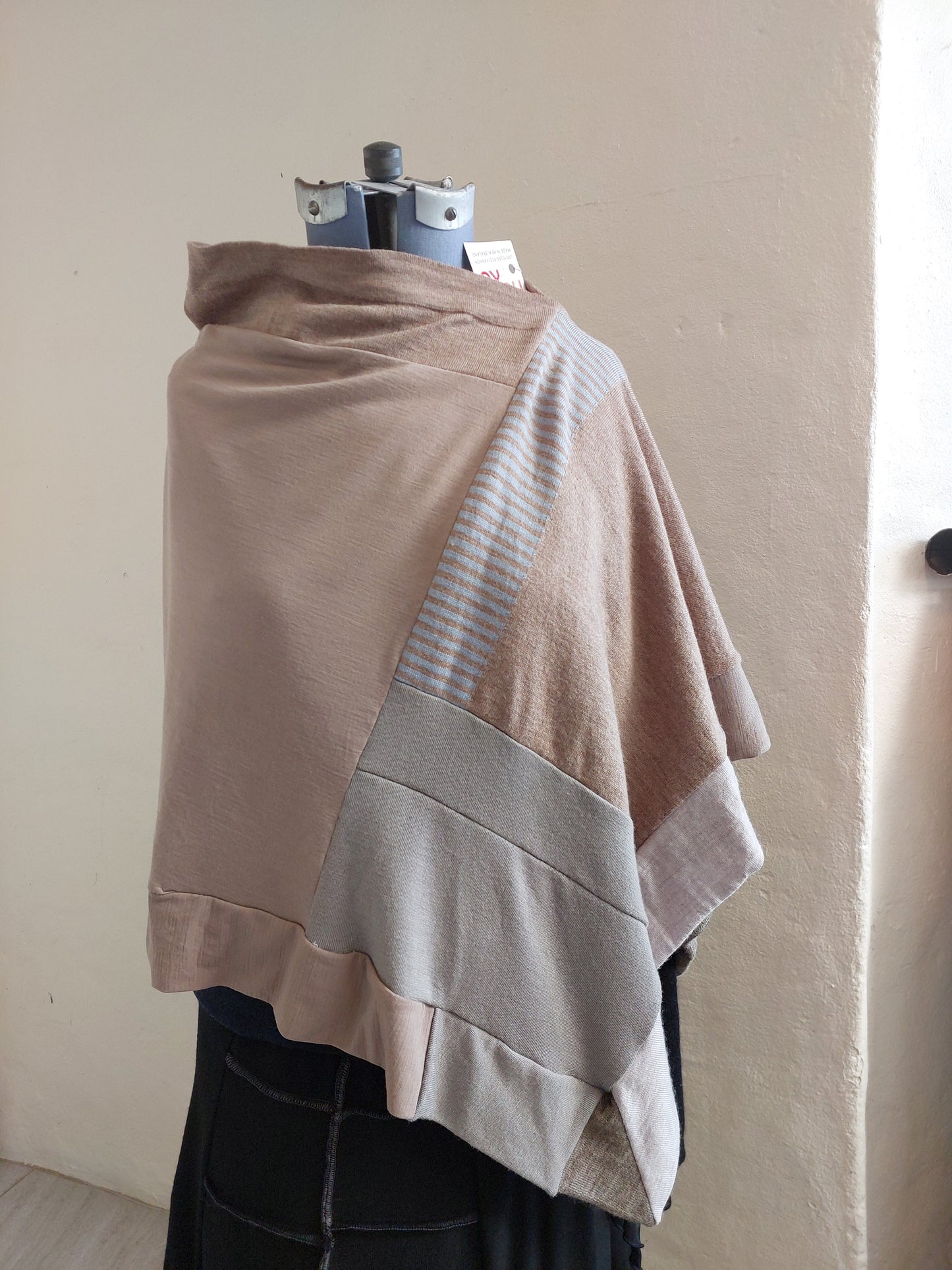 LIMITED COLOUR PONCHO mushroom beige