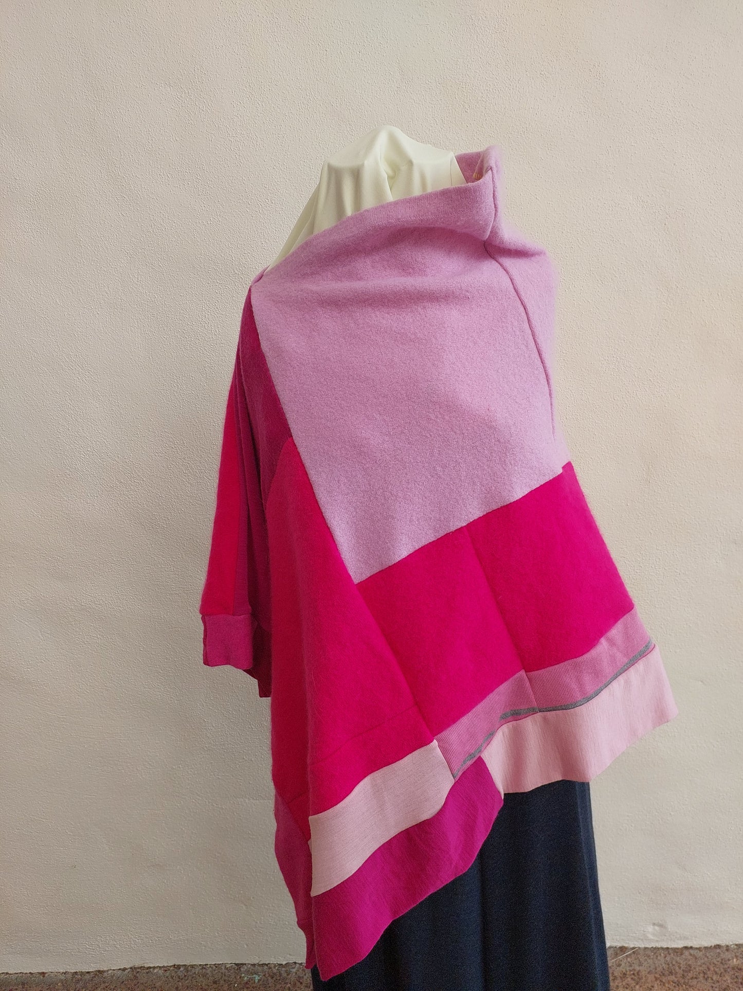 Barbie pink-LIMITED COLOUR merino poncho